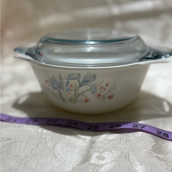 Vintage Pyrex White and Blue Floral Casserole Dish - Picture 3 of 10